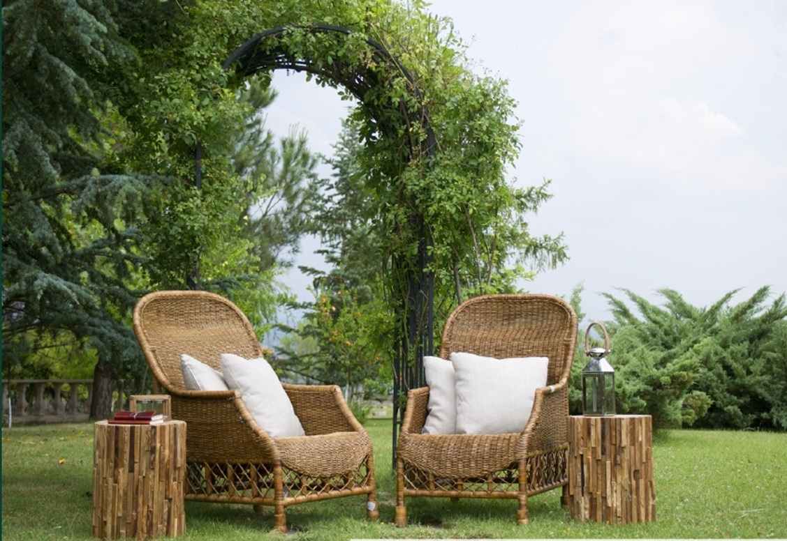 Outdoor garden seating area in VAAS Aspire low-rise floors